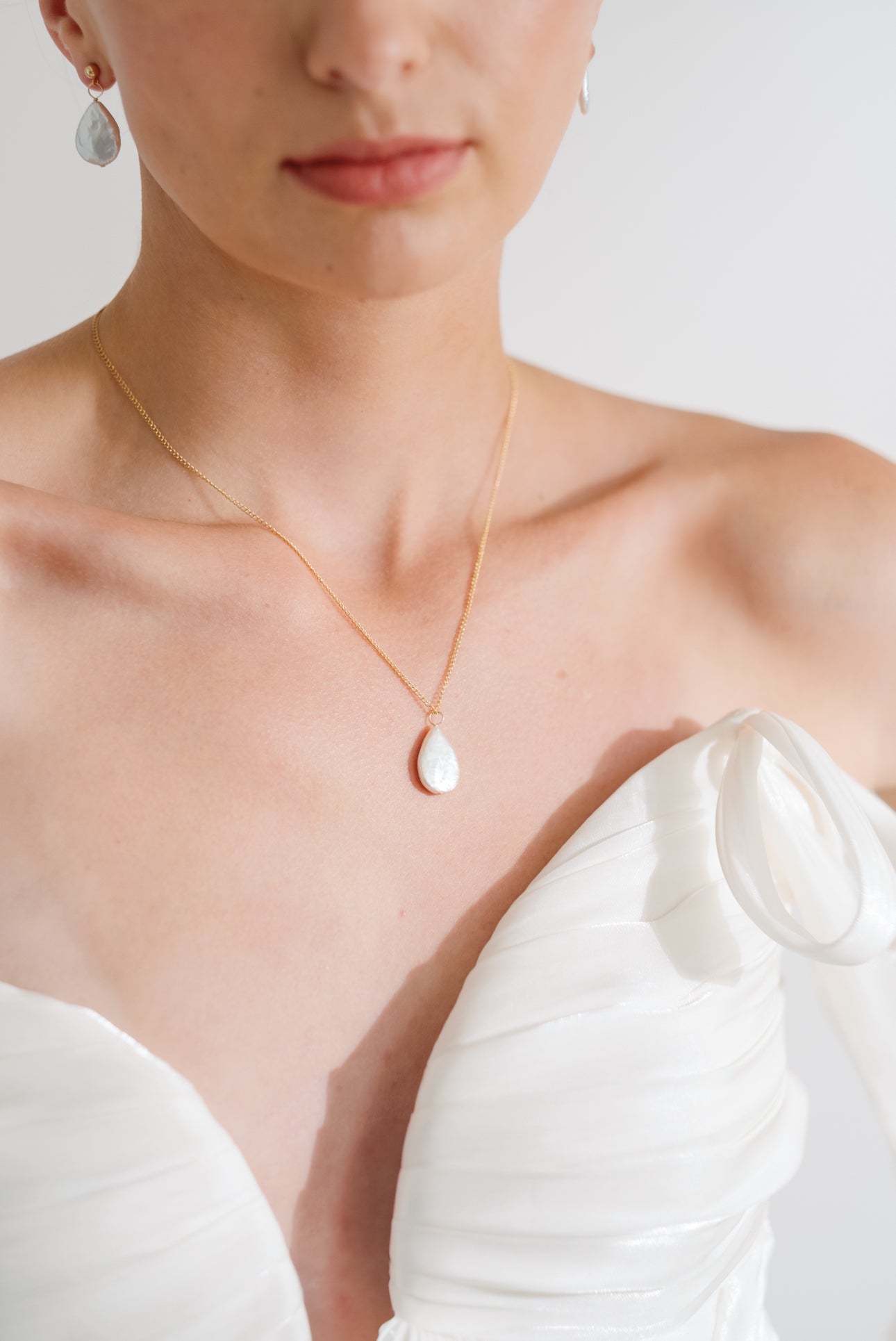 Teardrop pearl necklace