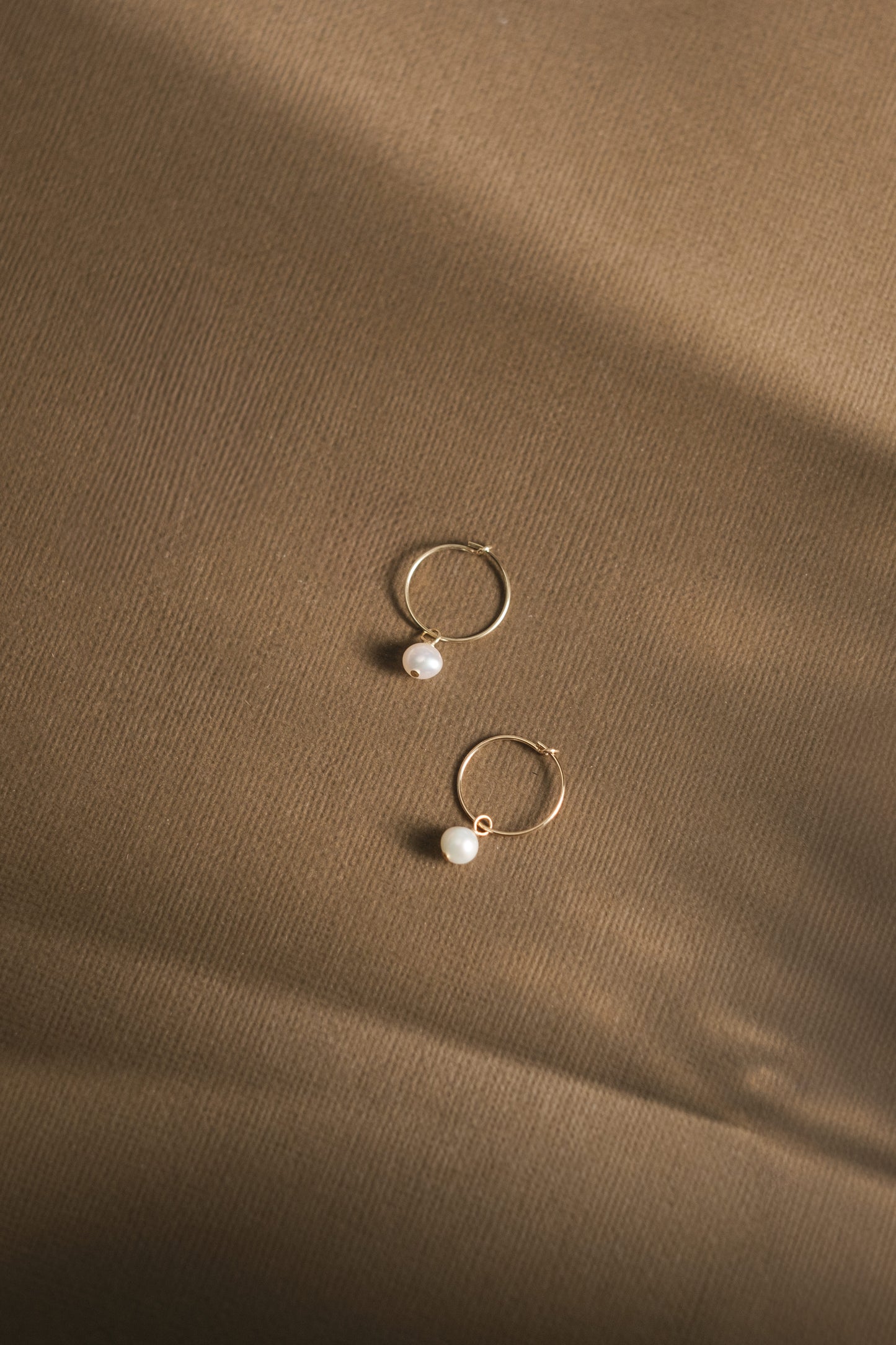 Betsy Pearl wire round hoop