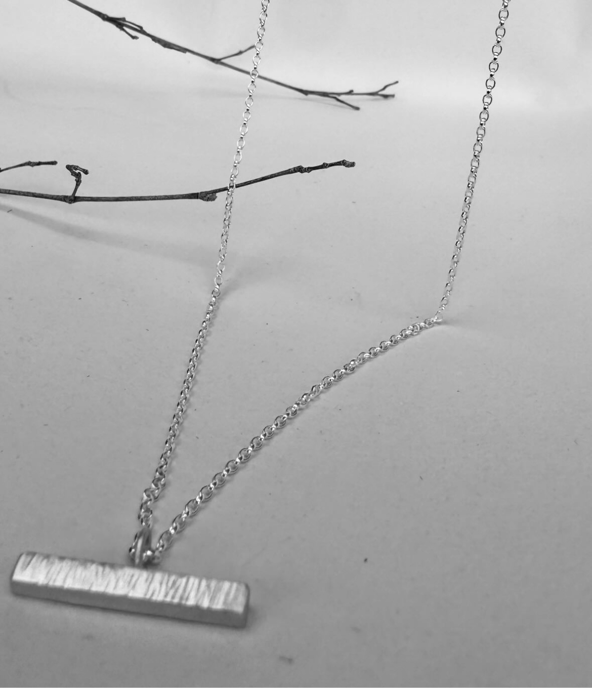 Textured T-bar necklace