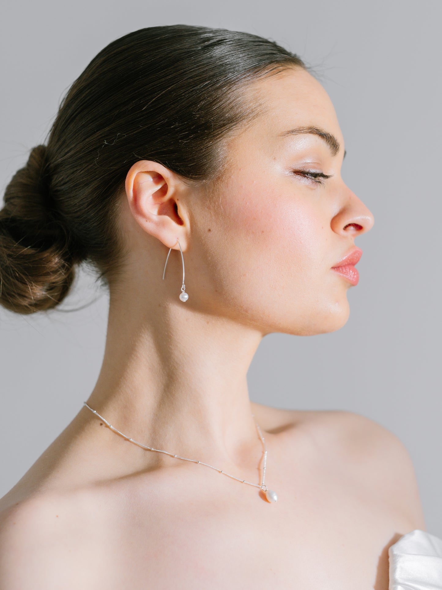 Grace pull through pearl earrings