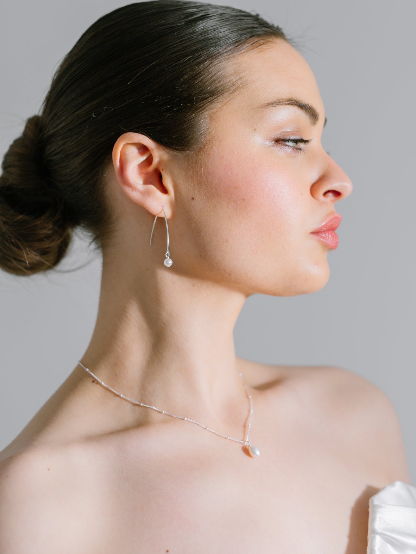 Grace pull through pearl earrings