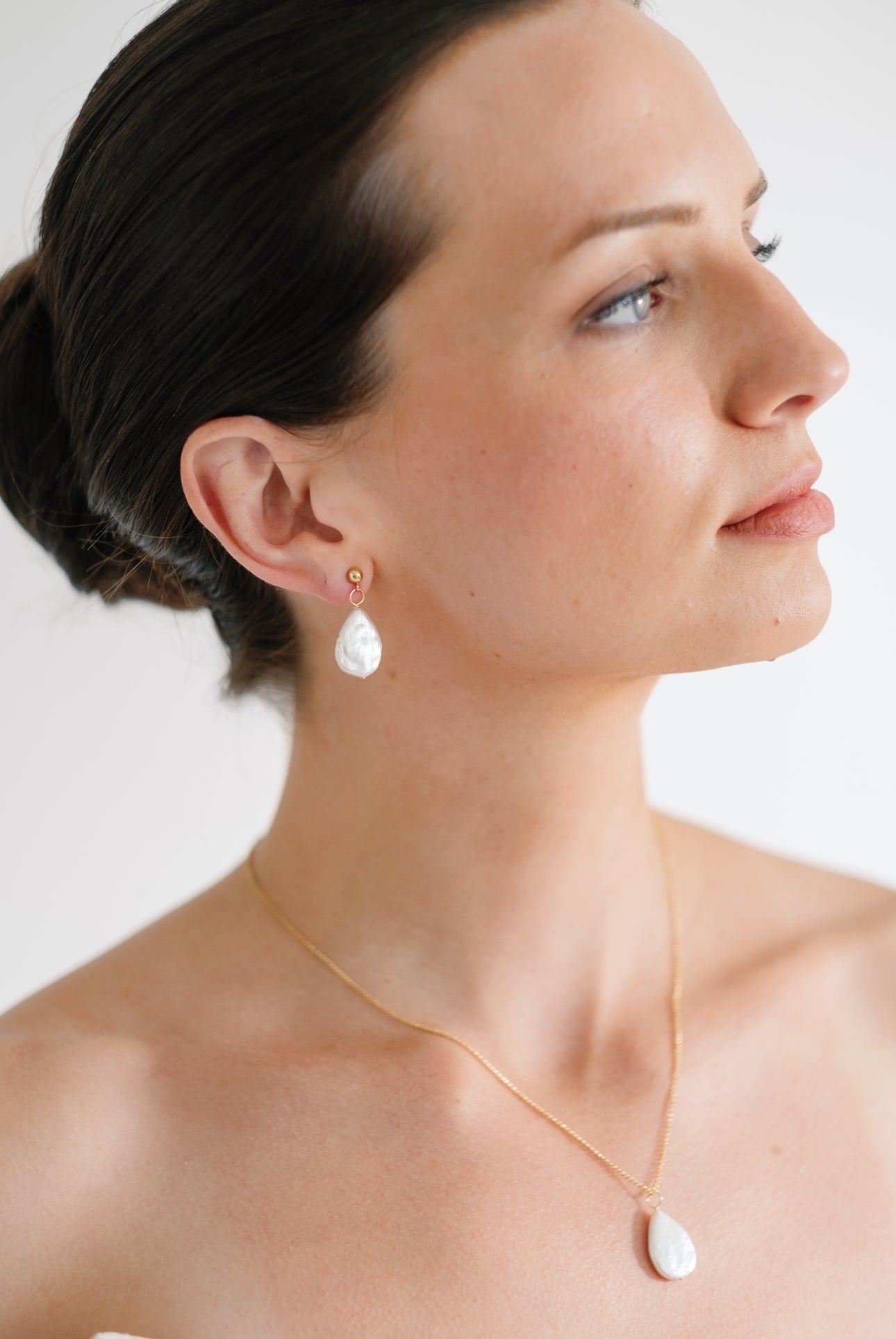 Teardrop pearl necklace