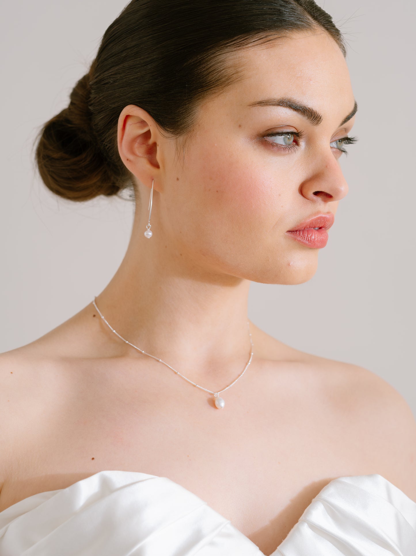 Grace pull through pearl earrings