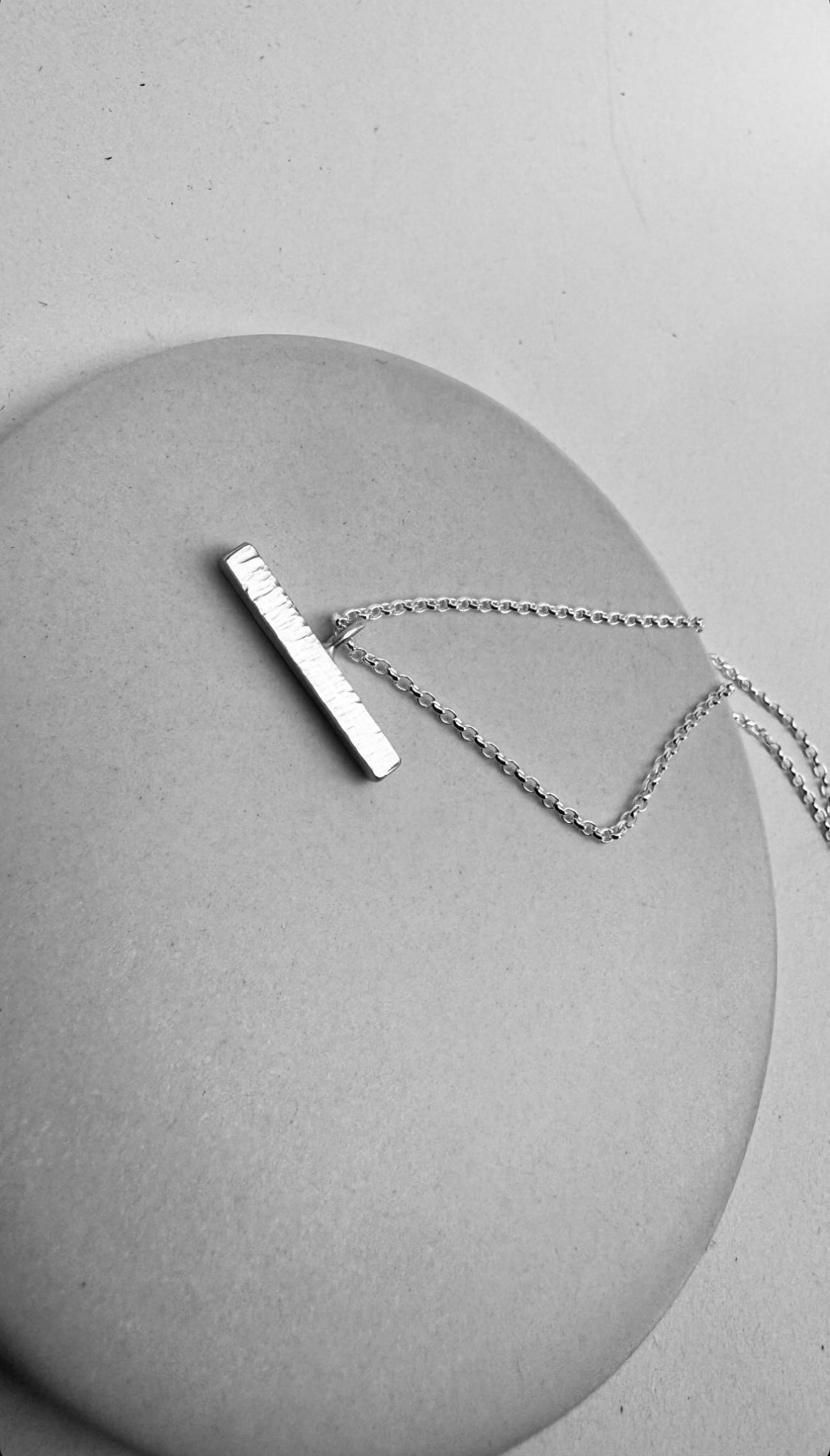 Textured T-bar necklace