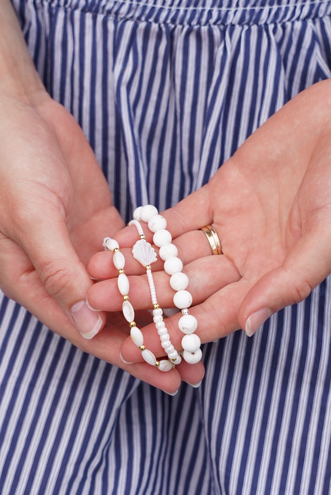 Pearl shell bracelet