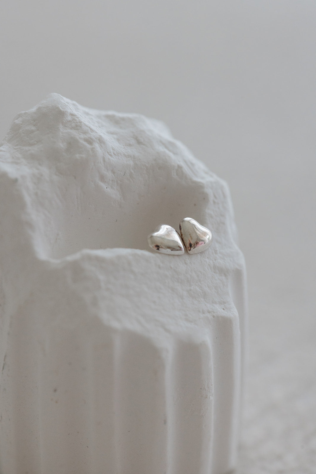 Bubble heart stud earrings