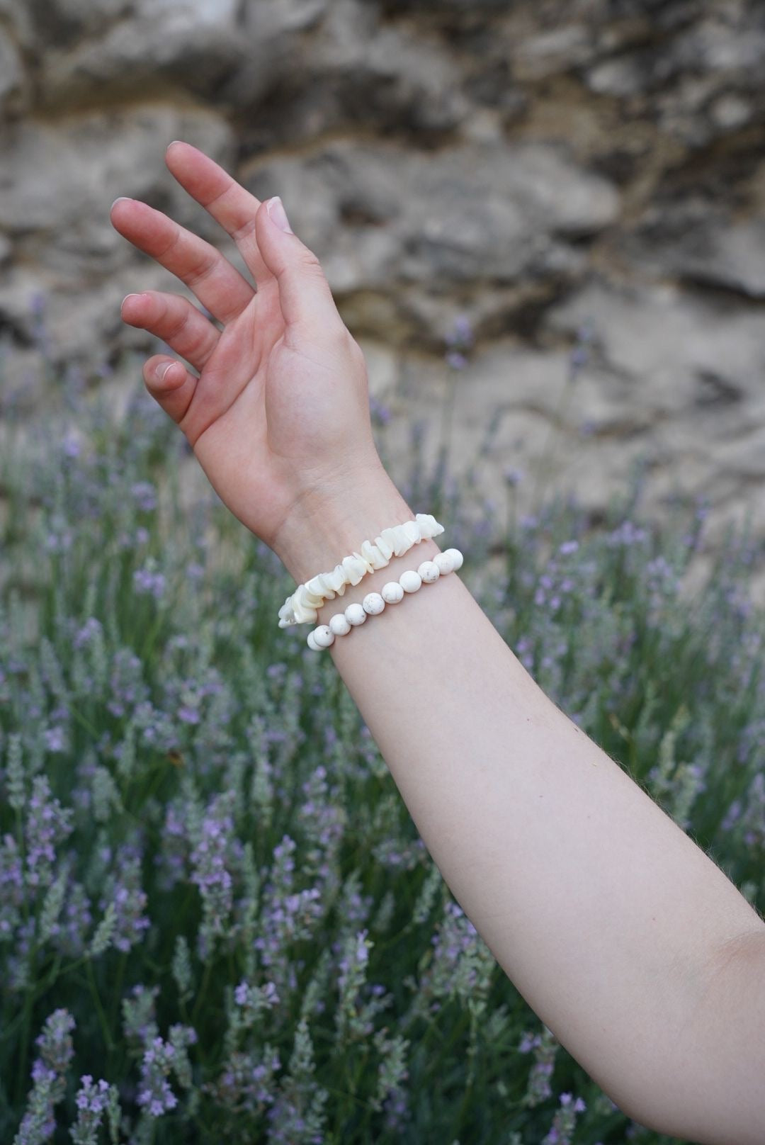 Magnesite bead bracelet