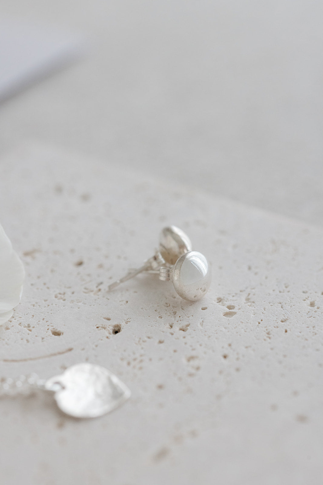 Kaisha button stud earring